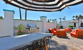 Outdoor resident lounge with bbq grills & firepit